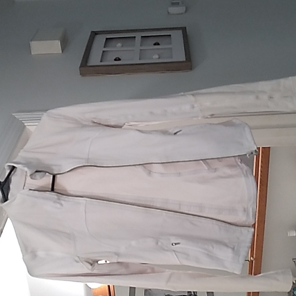 Lululemon jacket - Picture 2 of 4